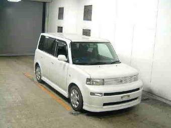 2004 Toyota bB Photos