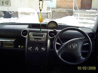 2004 Toyota bB Pictures