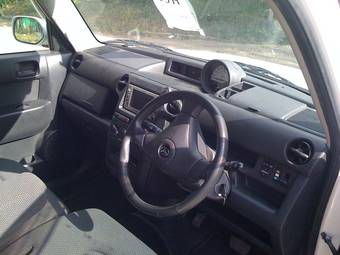 2004 Toyota bB Images