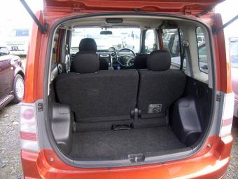 2004 Toyota bB Photos