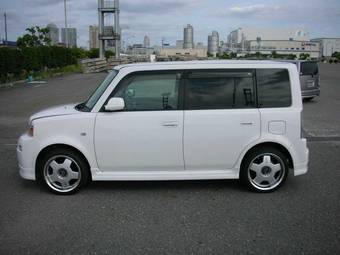 2005 Toyota bB Photos