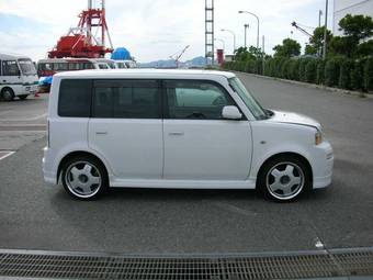 2005 Toyota bB Photos