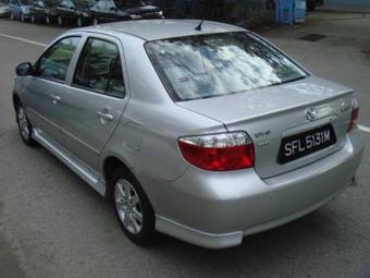 2004 Toyota Belta Pictures