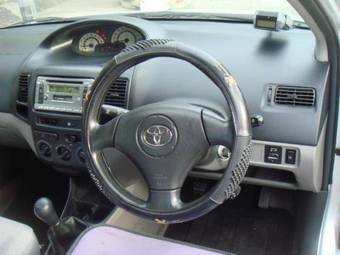 2004 Toyota Belta Photos
