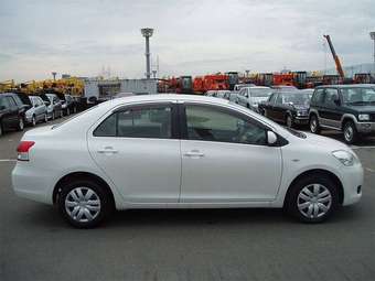 2005 Toyota Belta Photos