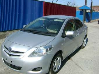 2005 Toyota Belta Photos