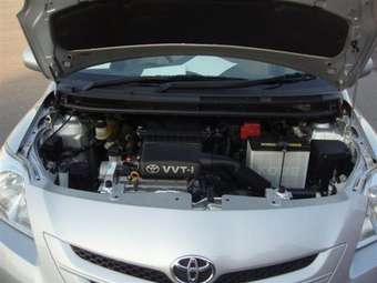 2005 Toyota Belta Photos