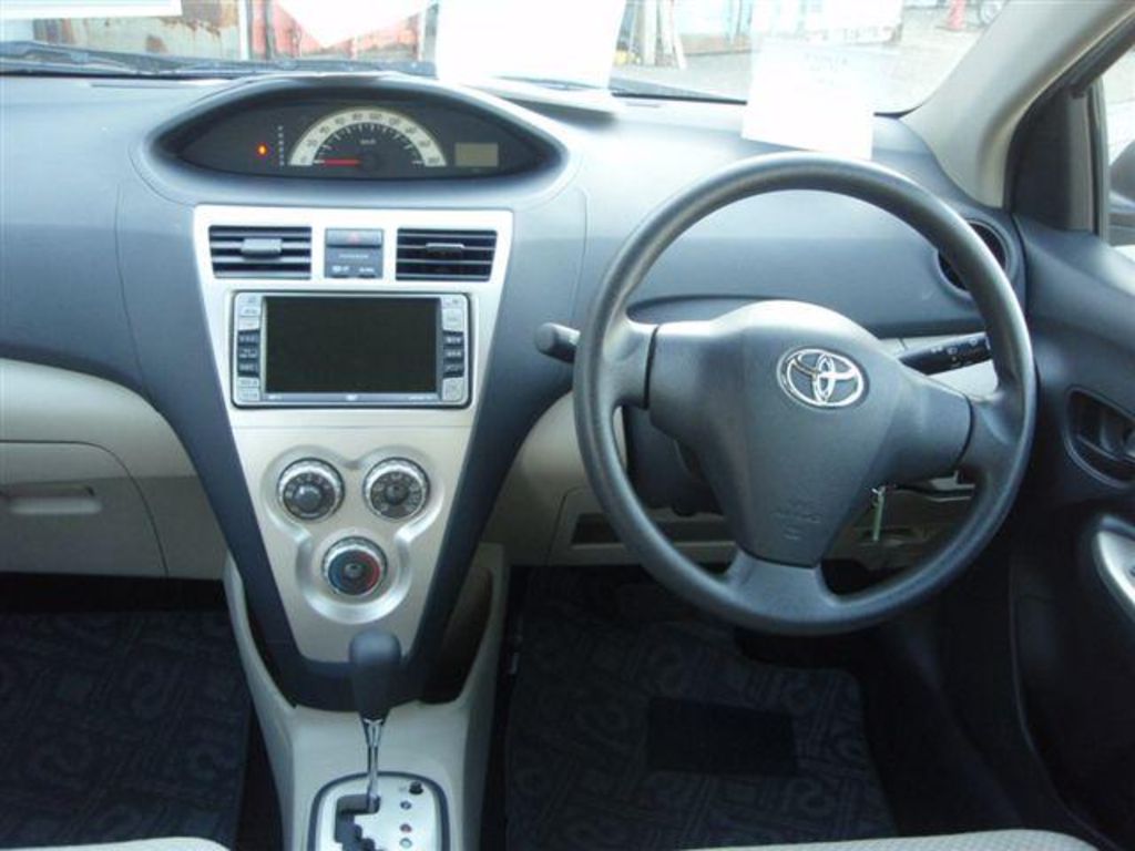 2005 Toyota Belta.