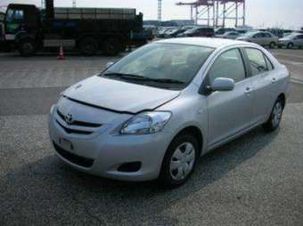 2005 Toyota Belta Pictures