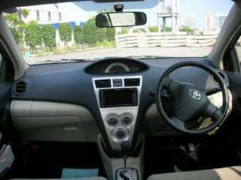 2005 Toyota Belta Pictures