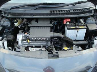 2005 Toyota Belta Photos