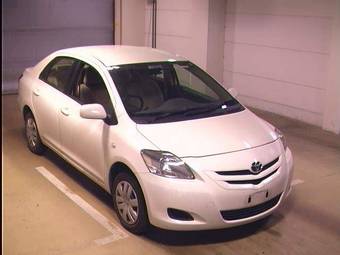 2005 Toyota Belta Photos