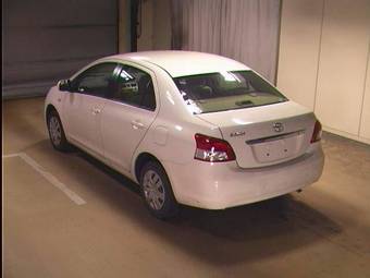 2005 Toyota Belta Photos