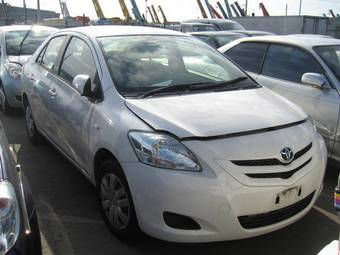 2005 Toyota Belta Photos