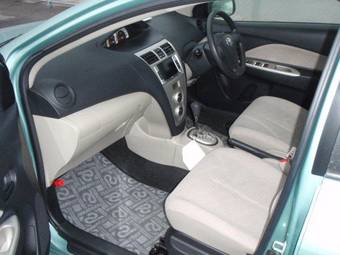 2005 Toyota Belta Images