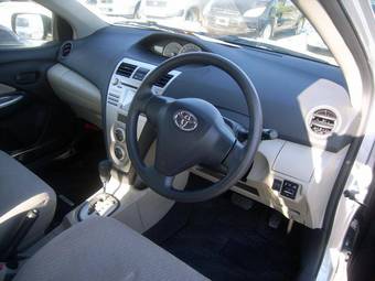 2005 Toyota Belta Pictures