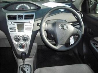 2005 Toyota Belta Photos