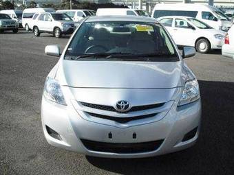 2005 Toyota Belta Photos