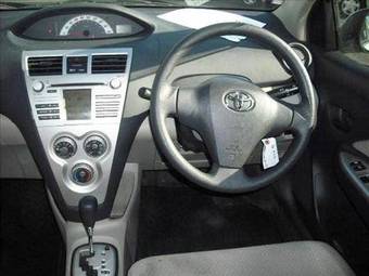 2005 Toyota Belta Photos