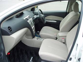 2005 Toyota Belta Pictures