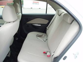 2005 Toyota Belta Photos