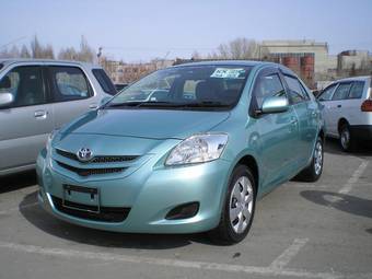 2005 Toyota Belta Photos