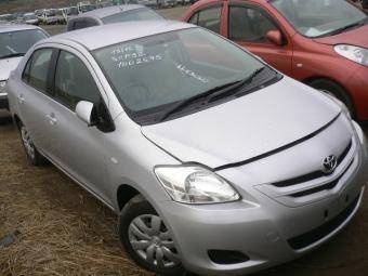 2005 Toyota Belta Photos