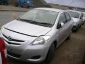 2005 Toyota Belta Pictures