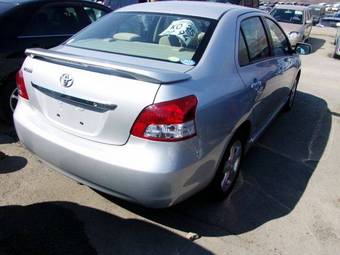 2005 Toyota Belta Photos