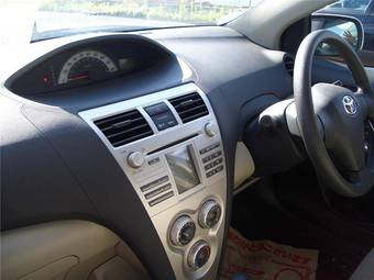 2005 Toyota Belta Images