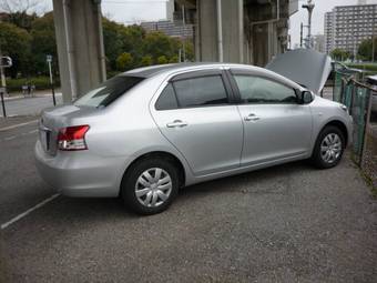 2005 Toyota Belta Photos