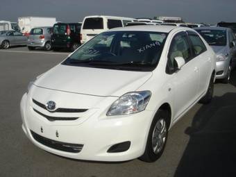 2005 Toyota Belta Photos