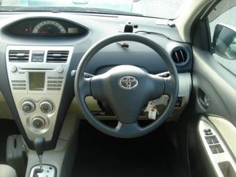 2005 Toyota Belta Pictures