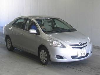 2005 Toyota Belta Photos
