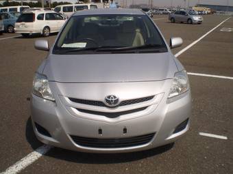 2005 Toyota Belta Photos