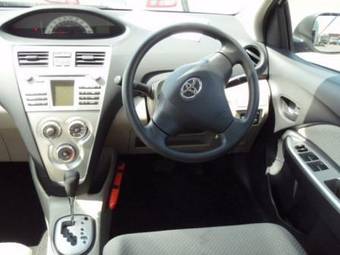 2005 Toyota Belta Photos