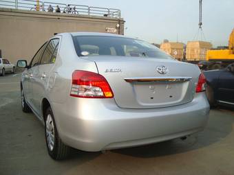 2005 Toyota Belta Photos