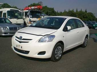 2005 Toyota Belta Photos