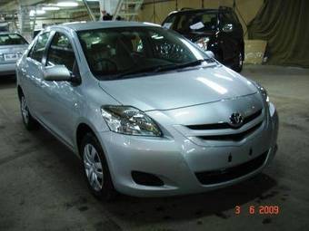 2005 Toyota Belta Images
