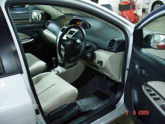 2005 Toyota Belta Pictures
