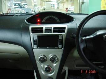 2005 Toyota Belta Pictures