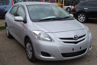 2005 Toyota Belta Photos