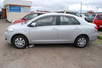 2005 Toyota Belta Pictures