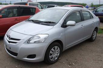 2005 Toyota Belta Photos
