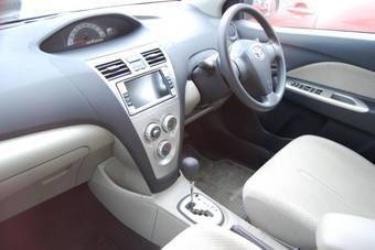 2005 Toyota Belta Images