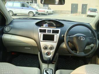 2005 Toyota Belta Images