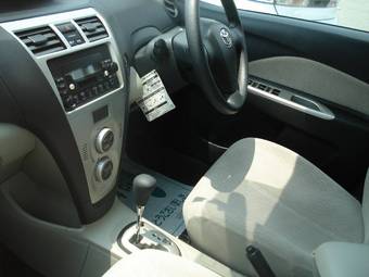 2005 Toyota Belta Photos