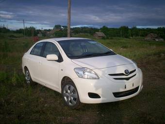 2005 Toyota Belta Photos