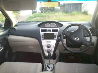 2005 Toyota Belta Photos