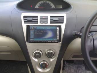 2005 Toyota Belta Pics